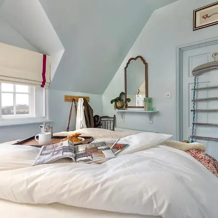 Pocket Luxury 18th Century Tiny In Picturesque Village With Pubs Semesterbostad