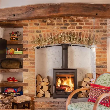 Pocket Luxury 18th Century Tiny In Picturesque Village With Pubs Semesterbostad