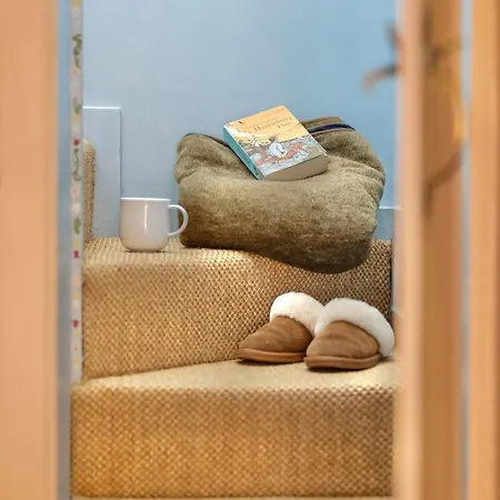 Pocket Luxury 18th Century Tiny In Picturesque Village With Pubs *