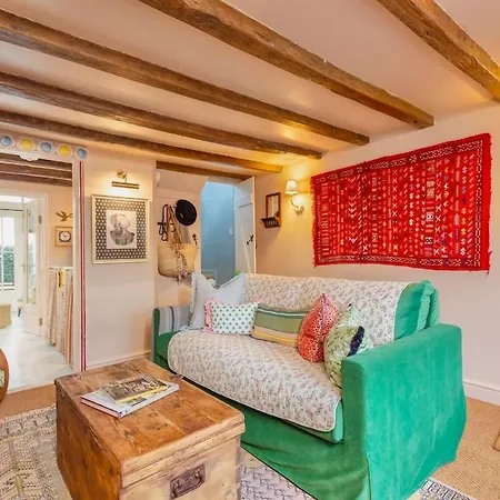 Pocket Luxury 18th Century Tiny In Picturesque Village With Pubs Stillington