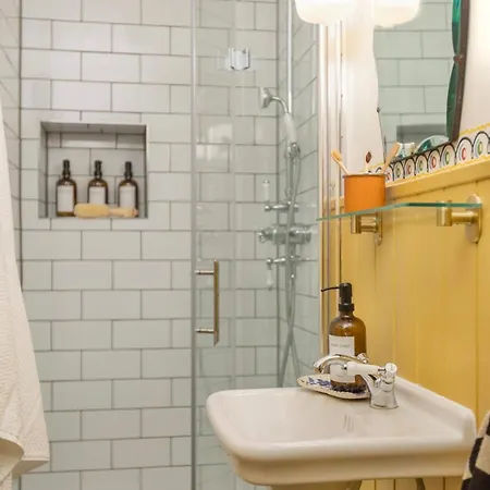 Pocket Luxury 18th Century Tiny In Picturesque Village With Pubs Stillington